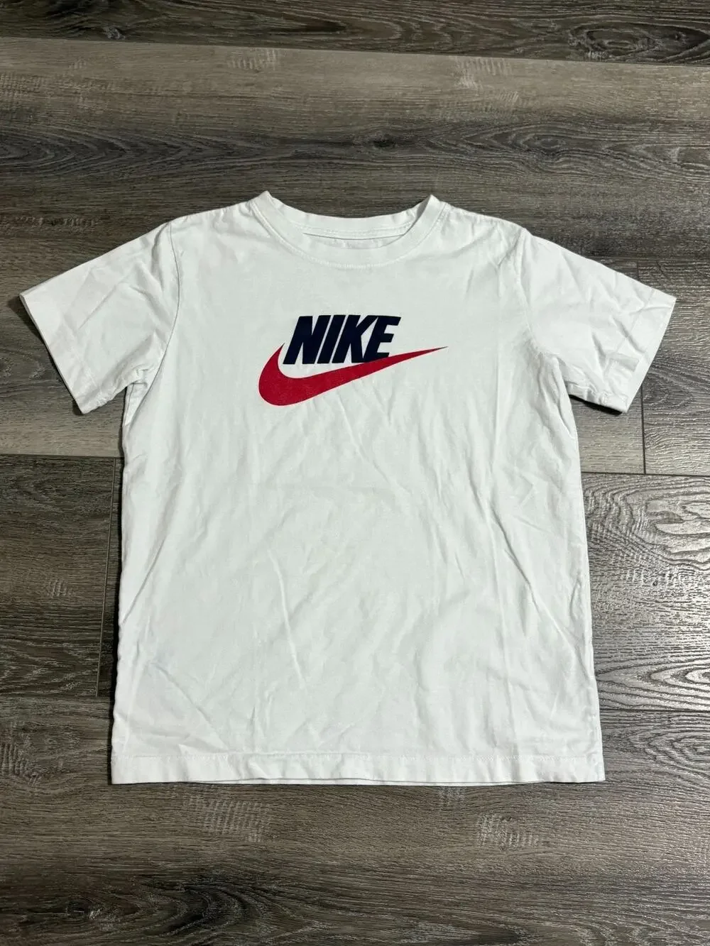 Nike Center Swoosh Logo White Shirt Basic Casual Y2K Retro - Women’s Large